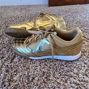 Nike Gato LV8  sneakers.